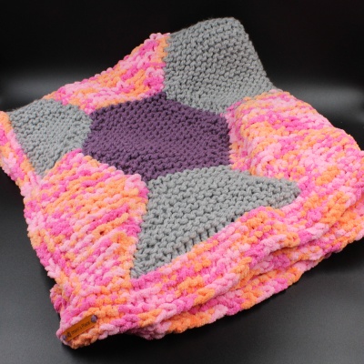 baby-blanket-hexagonal-peachy-greyheather-mistygrape-1