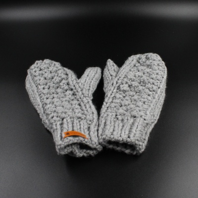 chunky-cable-knit-set-grey-gloves-2