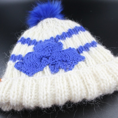 game-day-knit-hat-maple-leafs-reverse-small-2