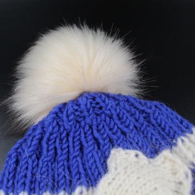 game-day-knit-hat-maple-leafs-small-4