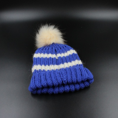 game-day-knit-hat-maple-leafs-small-5