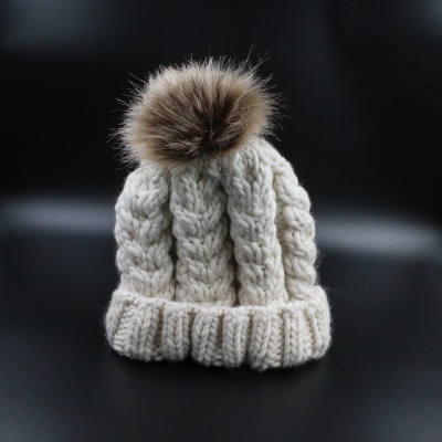 hat-unisex-cozy-cable-knit-hat-merino-wool-natural-2