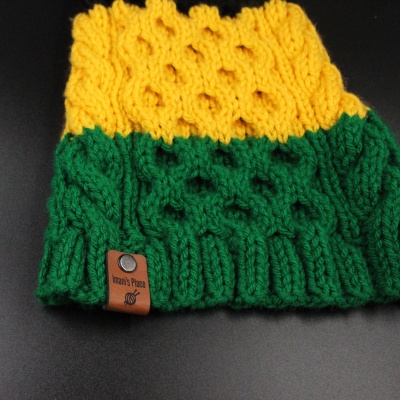 sweater-dog-custom-cabled-dog-sweater-jamaica-acrylic-kelly-green-sunflower-black-3