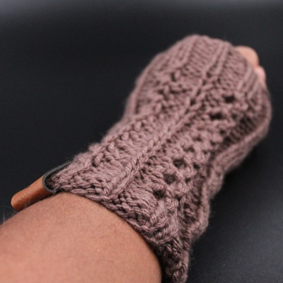 wrist-warmers-women-amber-wrist-warmers-acrylic-taupe-4